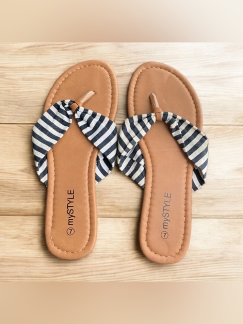 NEW MySTYLE Striped Blue & White Cloth Flip Flops Size 7 Thong toe Sandals Beach